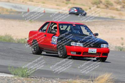 media/Oct-01-2022-Team Topak Racing (Sat) [[f860fb51be]]/2-Inter Low 2/session 2 turn 11/